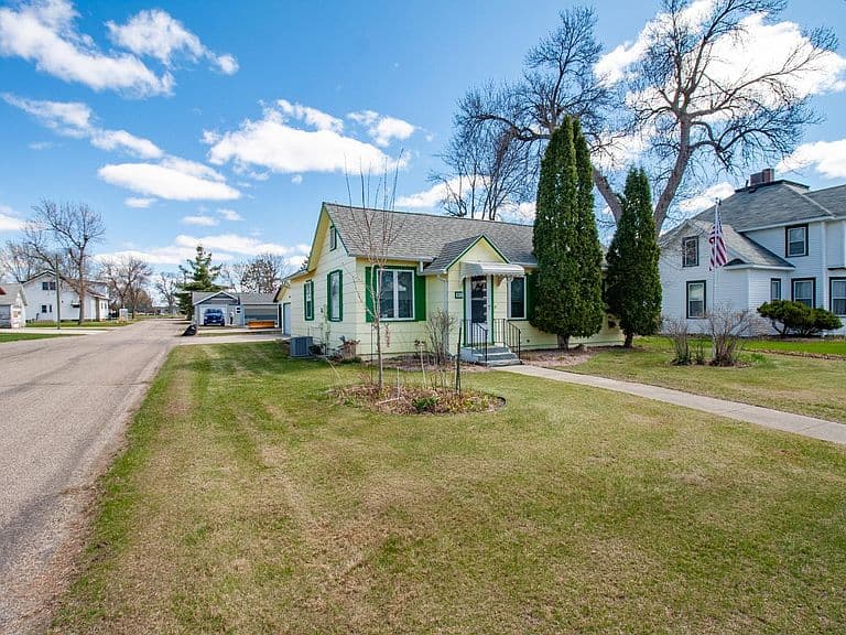 Listing photo 4