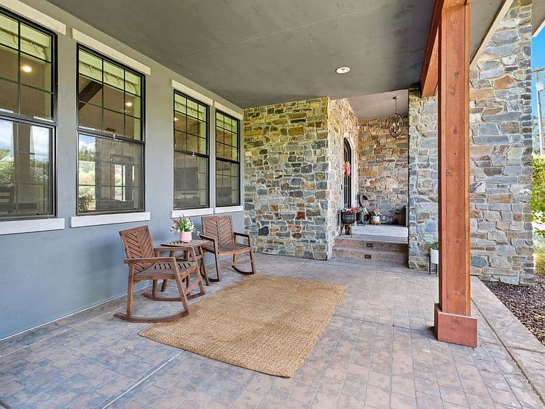 Listing photo 4