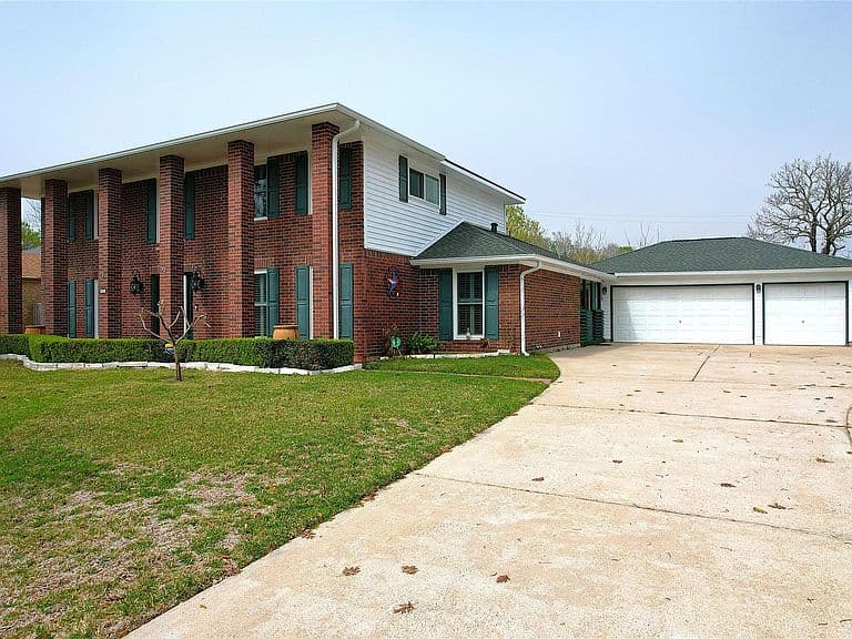 Listing photo 2