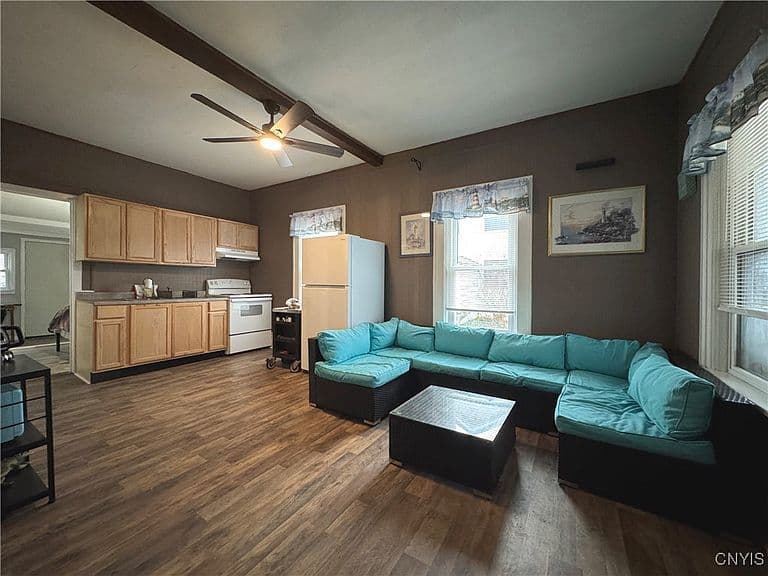 Listing photo 4