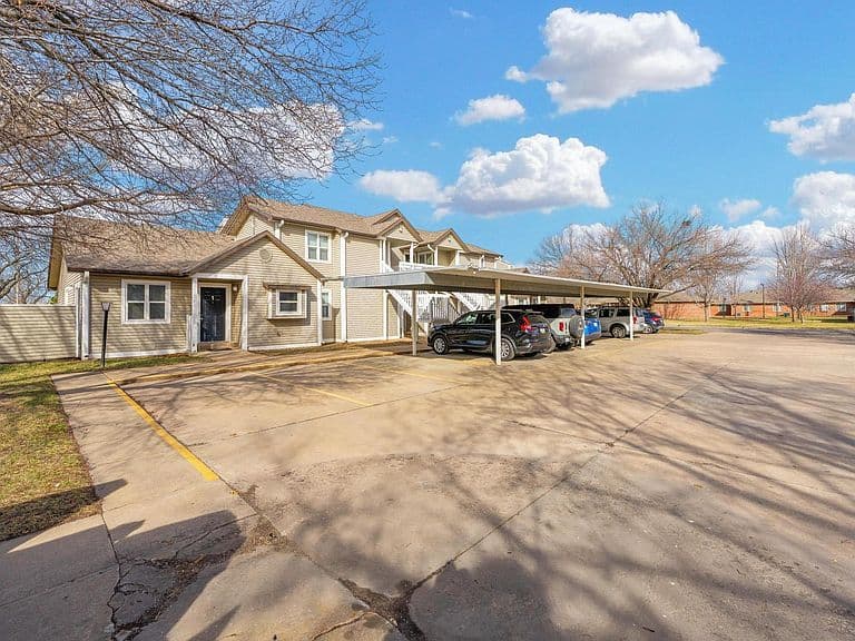 Listing photo 4