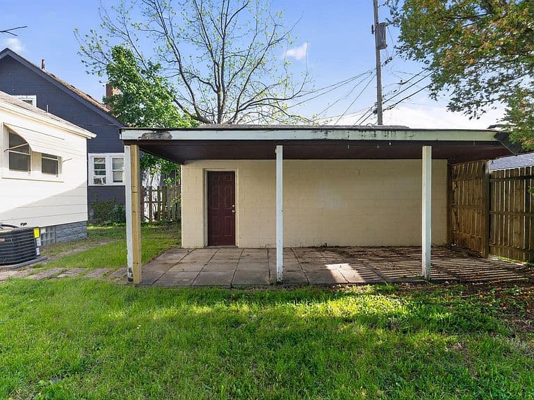 Listing photo 3