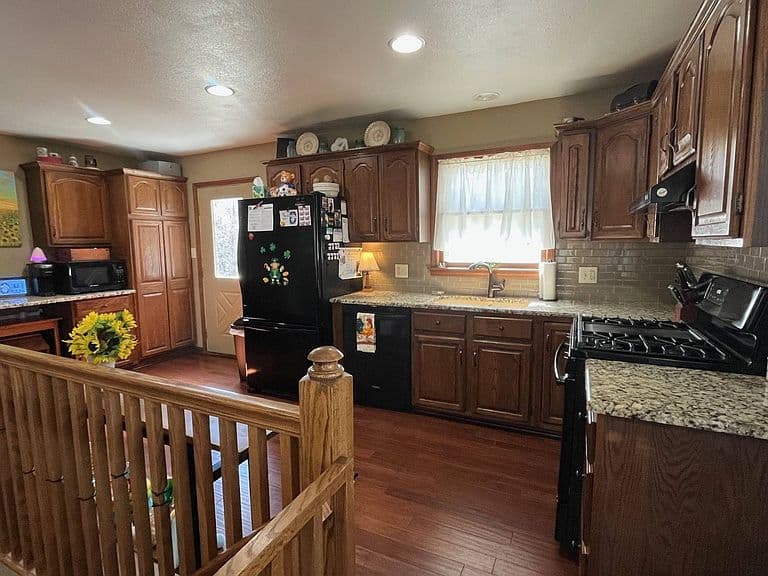 Listing photo 3