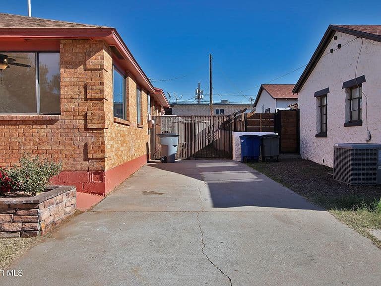 Listing photo 4