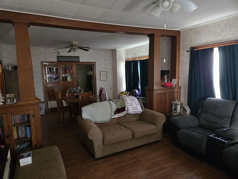 Listing photo 2