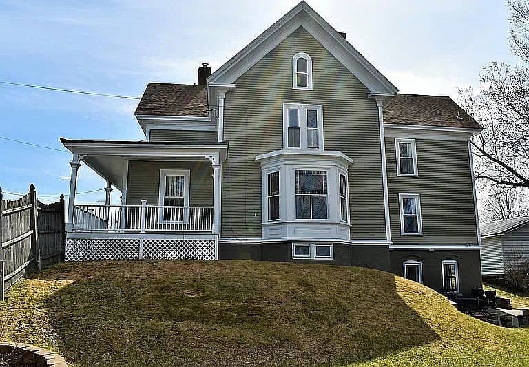 Listing photo 2