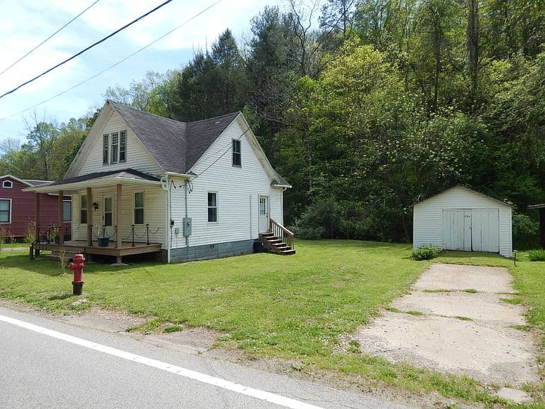 Listing photo 3