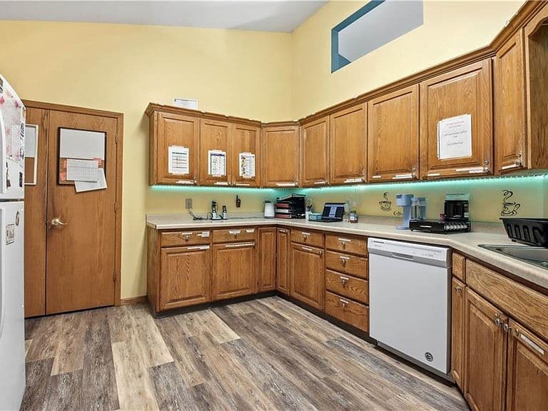 Listing photo 4