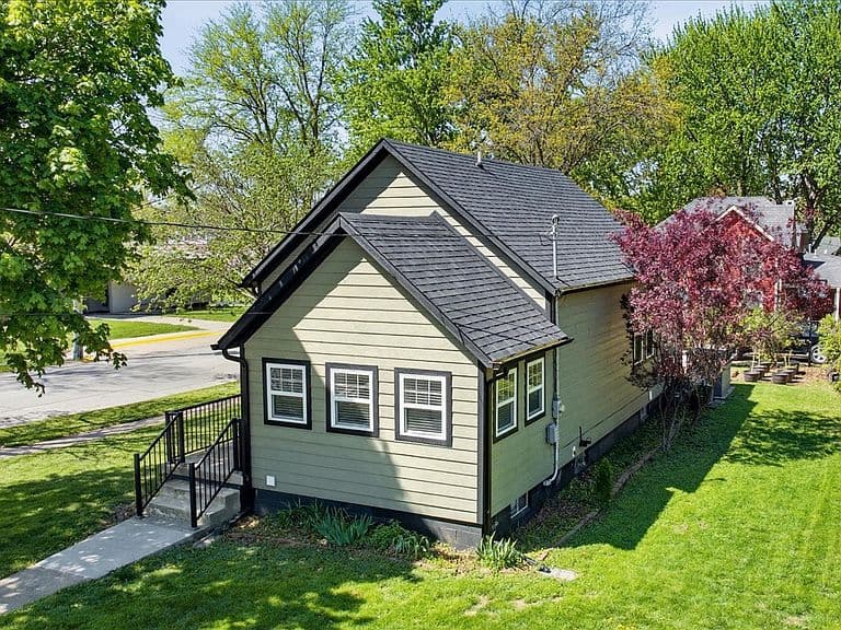 Listing photo 2