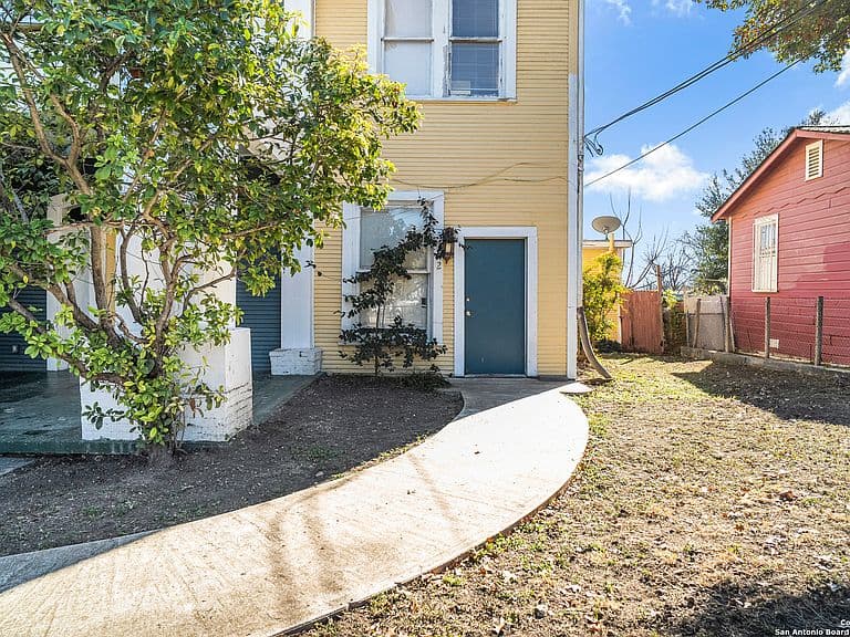 Listing photo 4