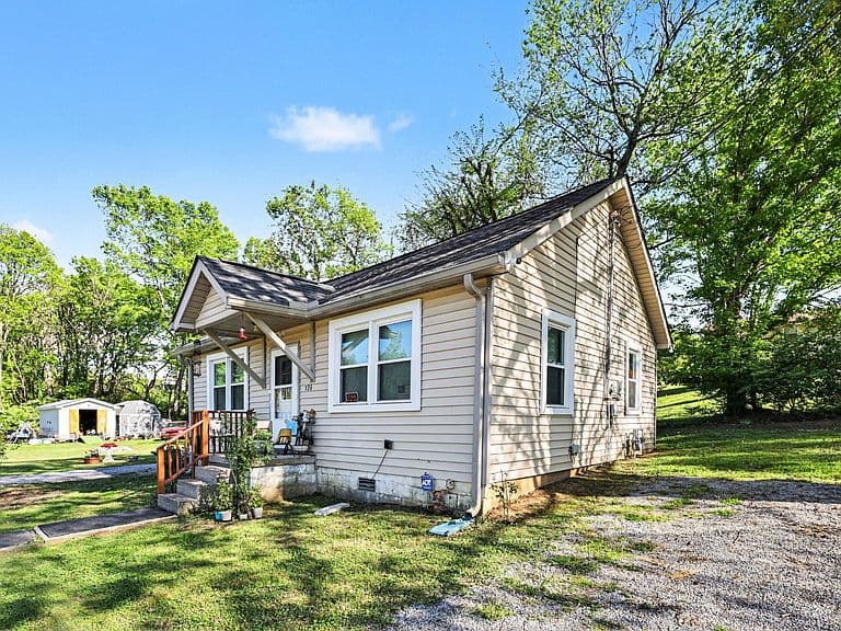 Listing photo 2