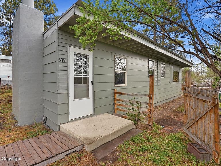 Listing photo 2