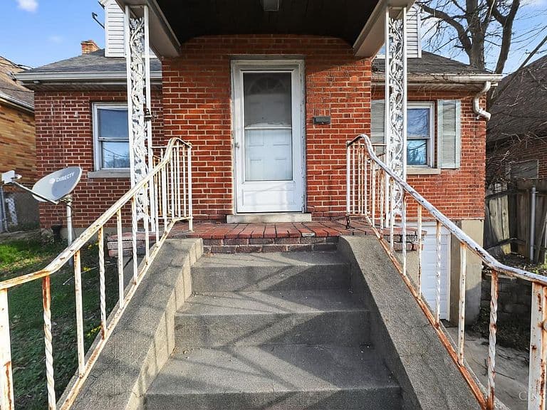 Listing photo 2