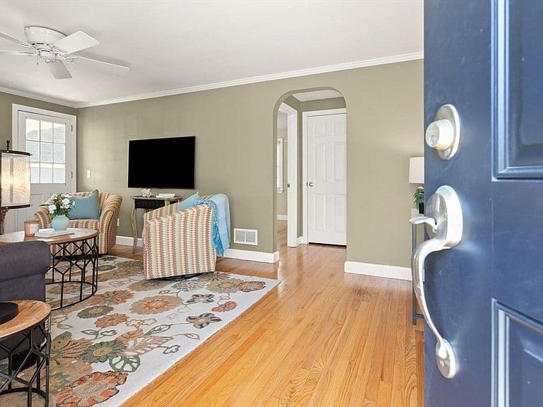 Listing photo 4