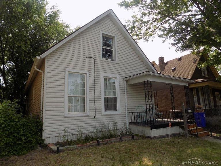 Listing photo 2