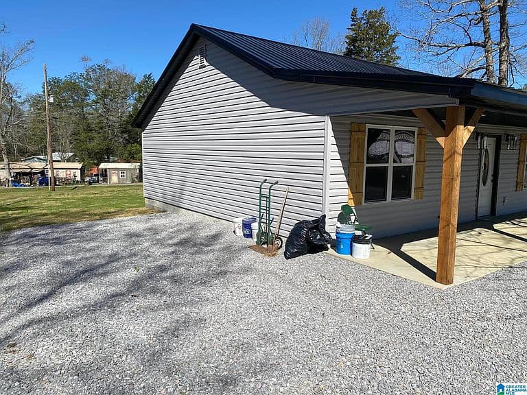 Listing photo 3