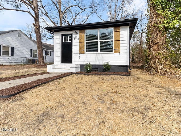 Listing photo 3
