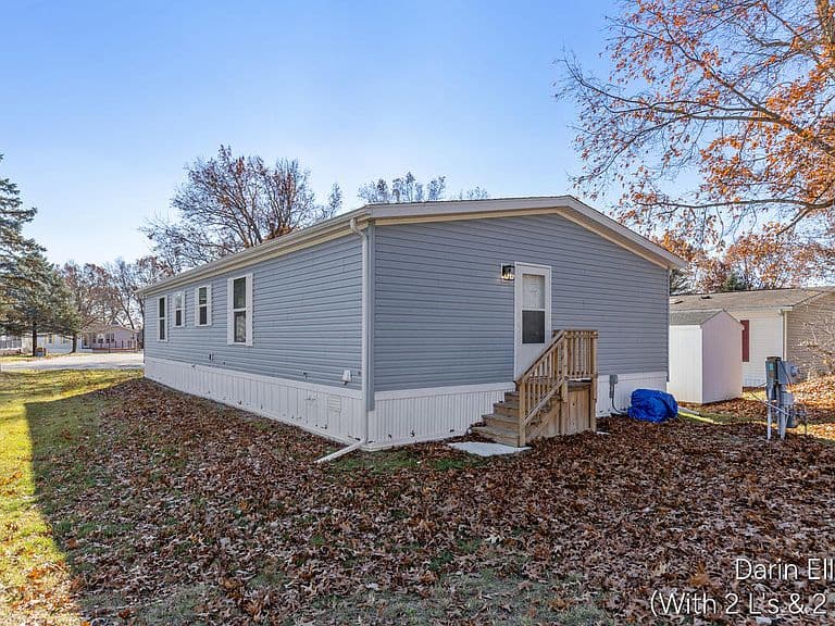 Listing photo 2