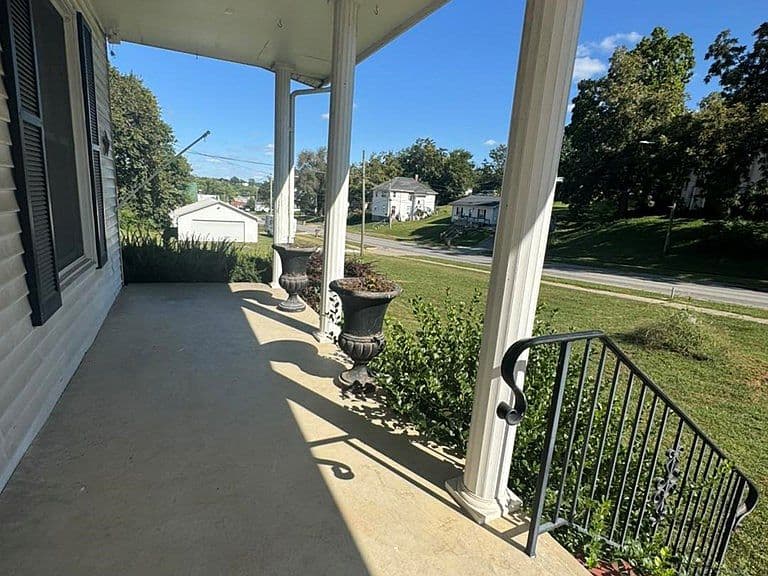 Listing photo 4