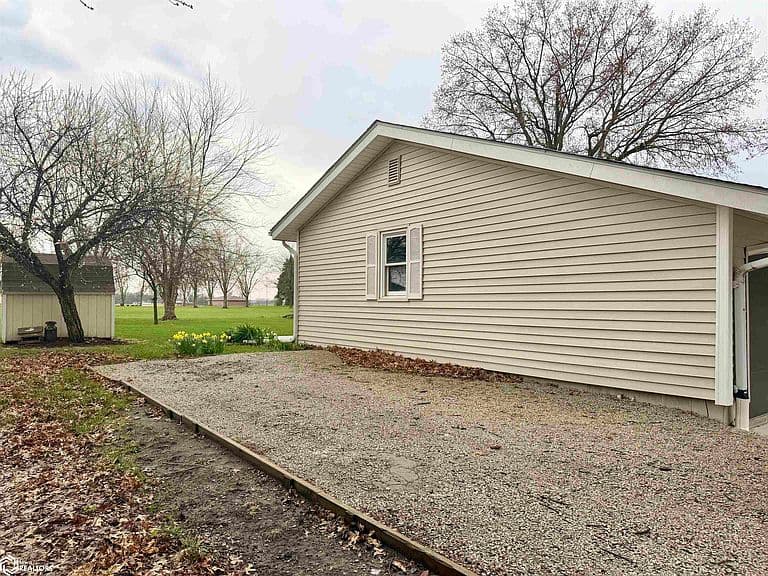 Listing photo 5