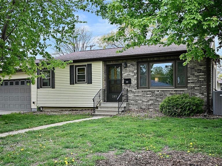 Listing photo 2