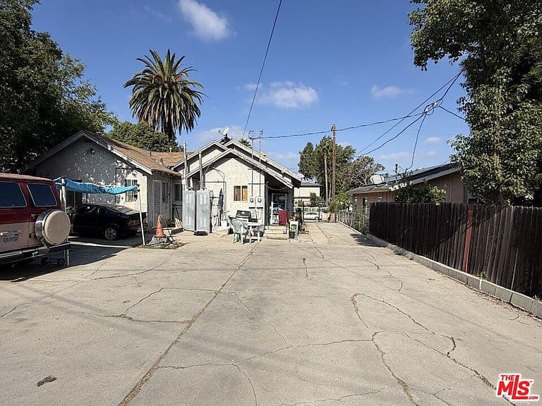 Listing photo 5