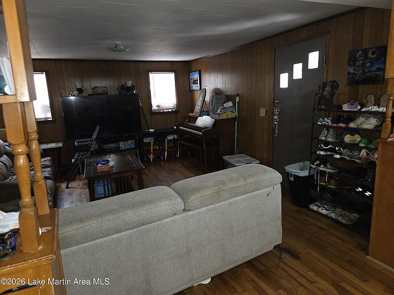 Listing photo 5