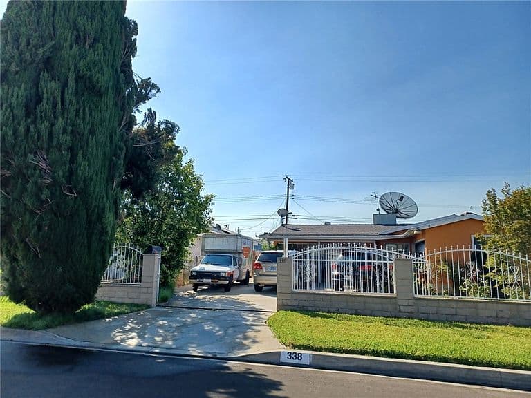 Listing photo 2