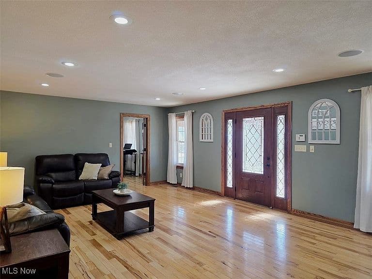 Listing photo 5