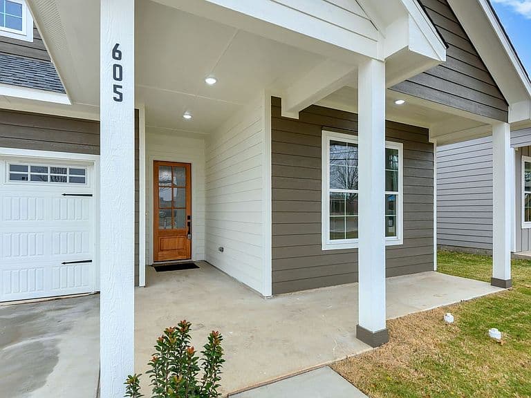Listing photo 2