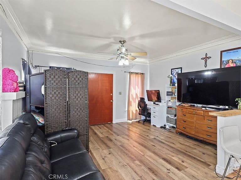 Listing photo 3