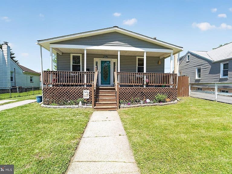 Listing photo 2