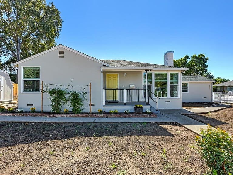 Listing photo 2