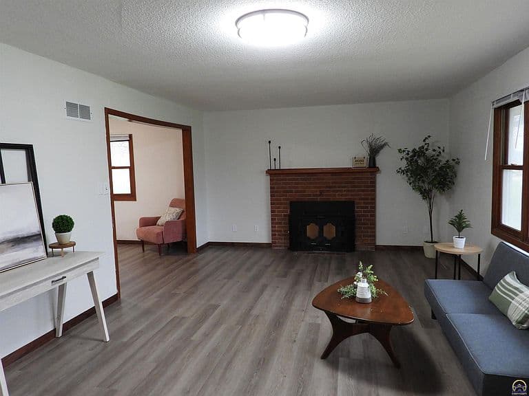 Listing photo 4