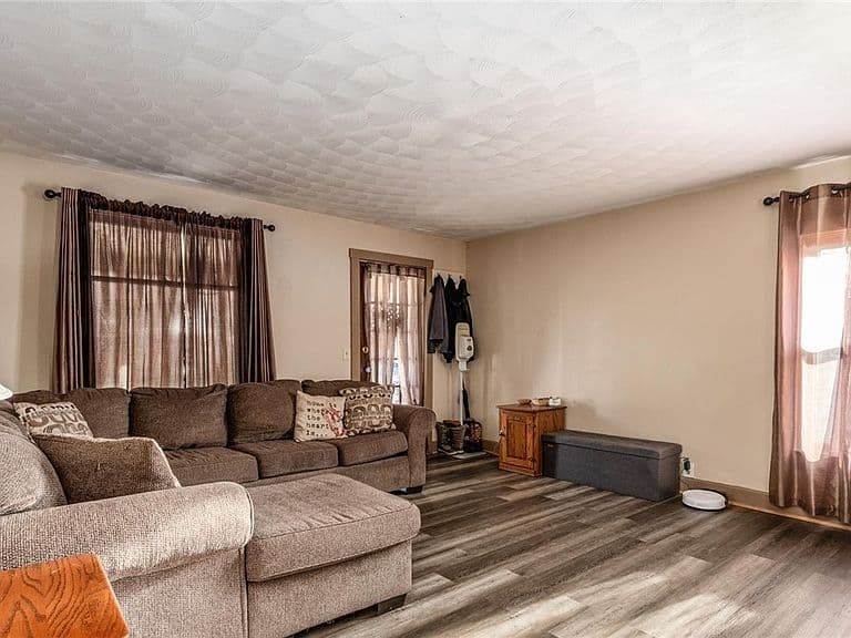 Listing photo 4