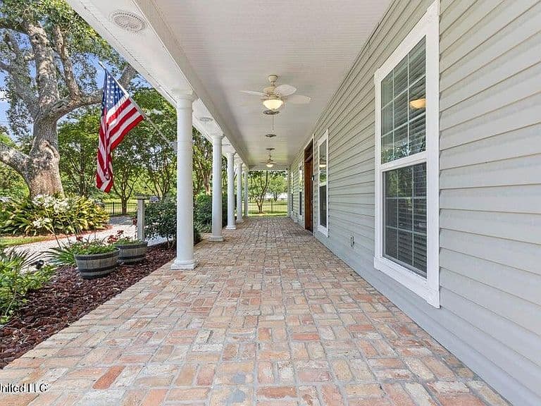 Listing photo 4