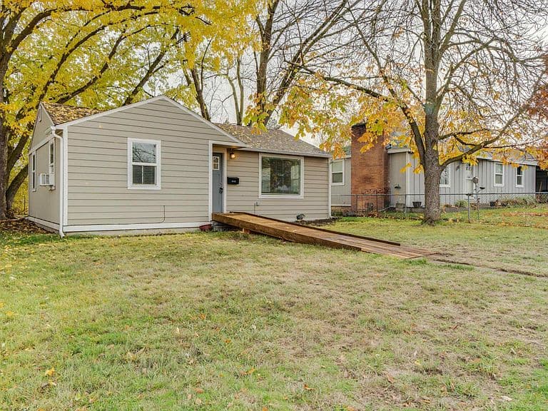 Listing photo 3