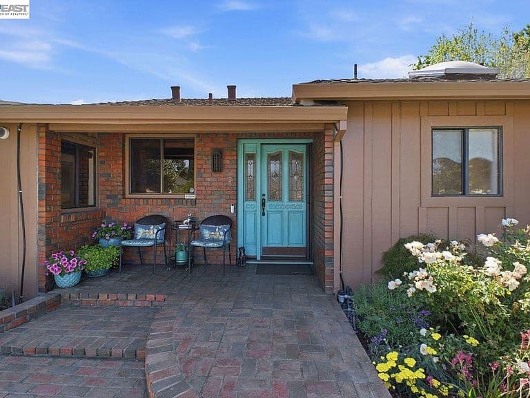Listing photo 3