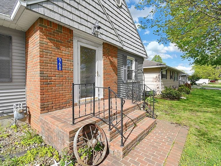 Listing photo 2