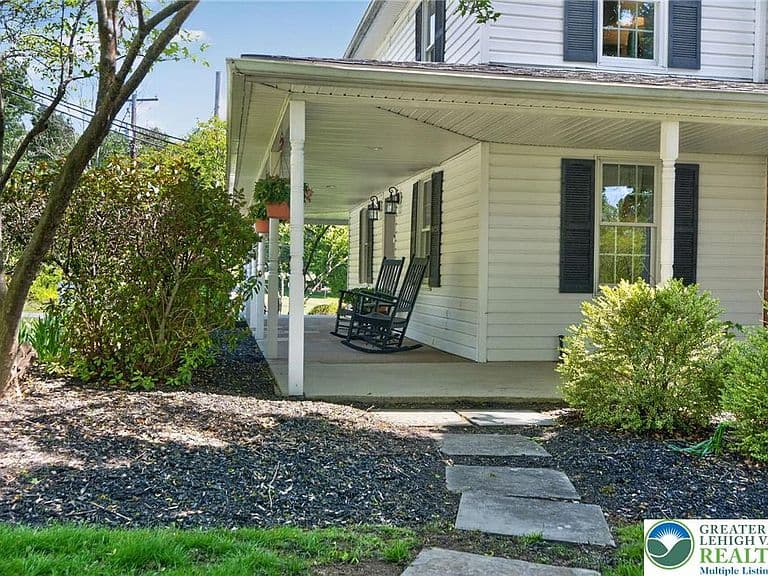 Listing photo 5