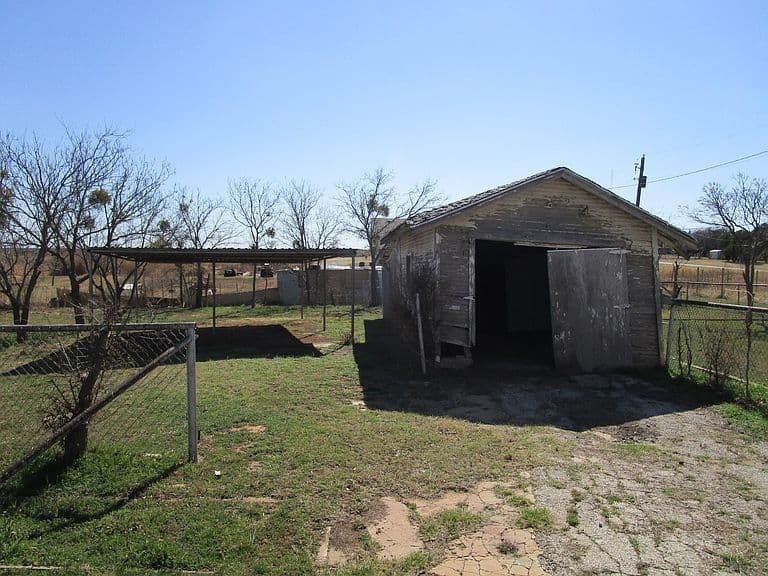 Listing photo 5