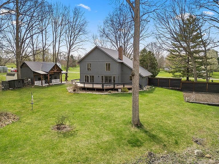 Listing photo 4