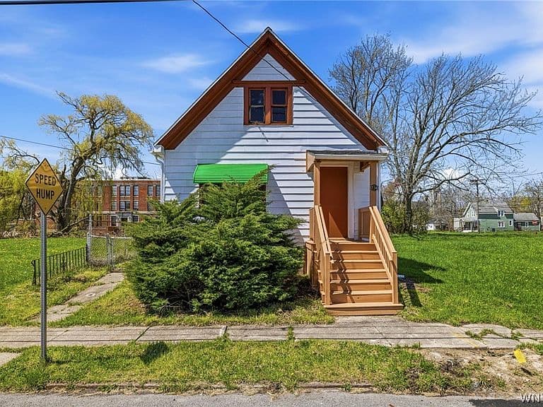 Listing photo 2