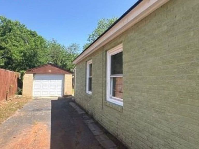 Listing photo 4