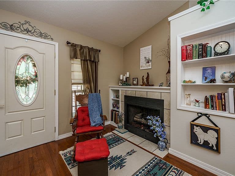 Listing photo 5