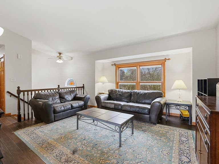 Listing photo 3