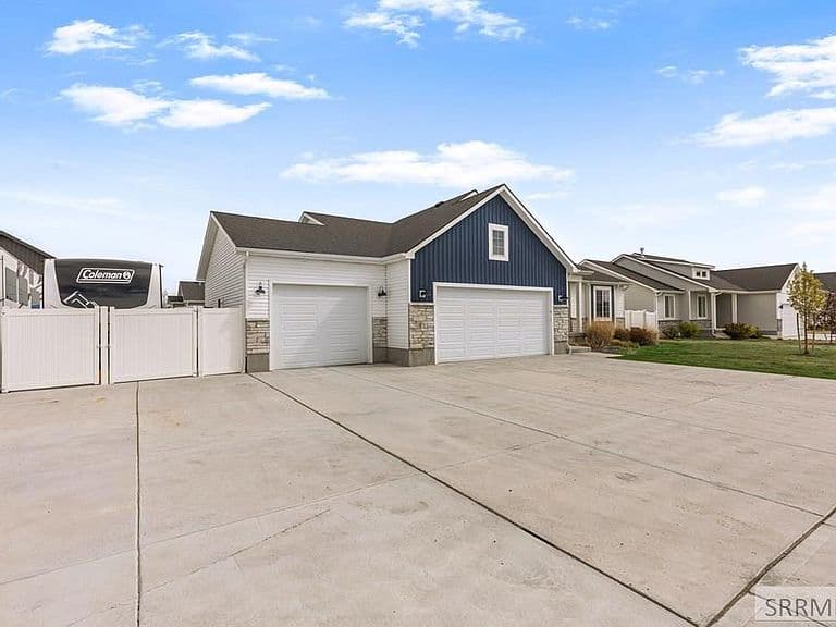 Listing photo 3