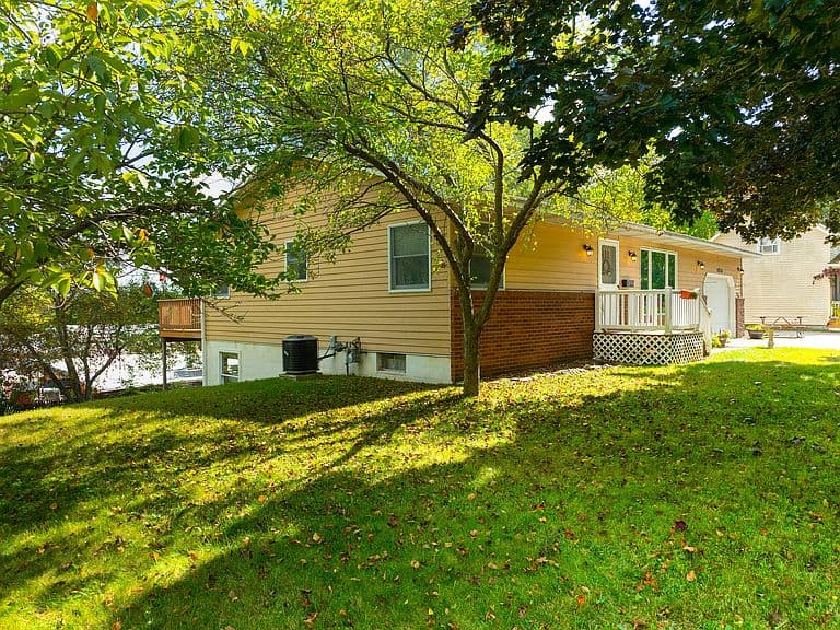 Listing photo 3