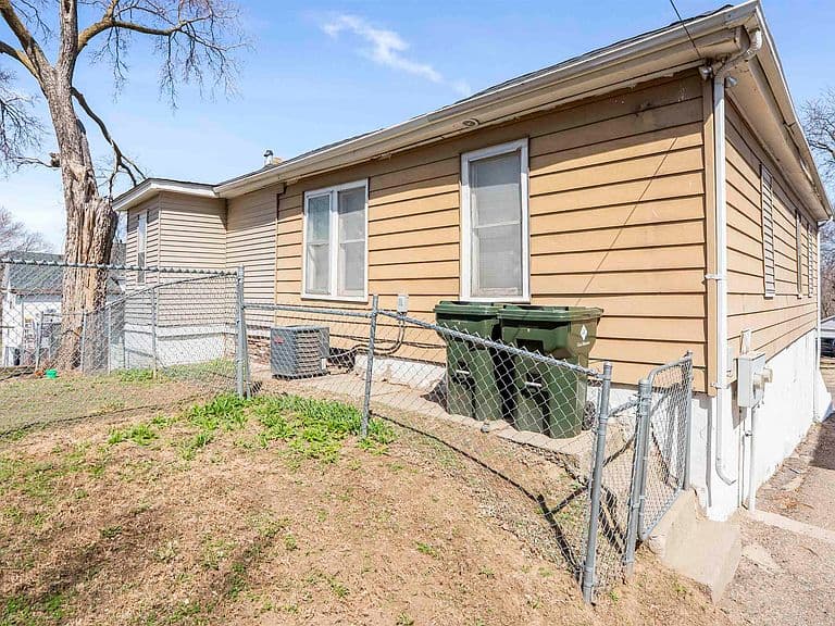 Listing photo 3