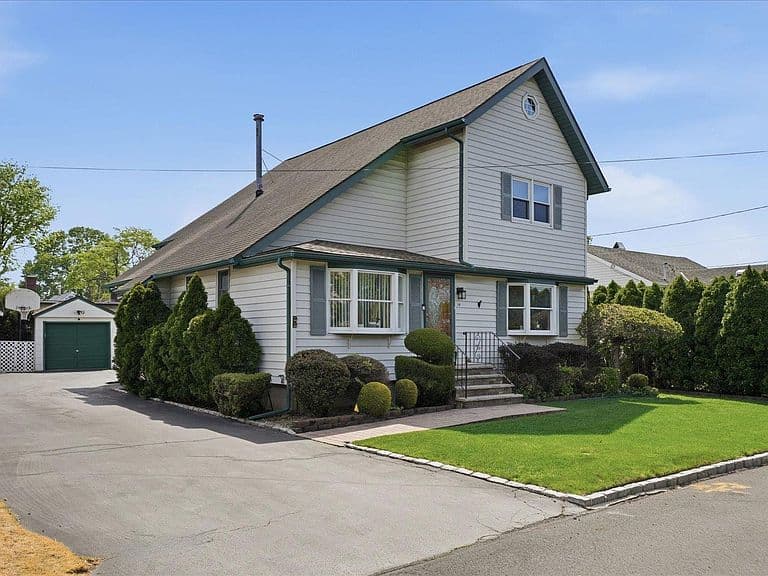 Listing photo 2